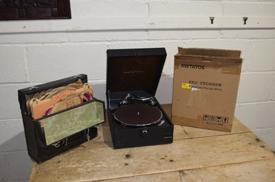 Lot 333 - A Columbia gramophone and quantity of records