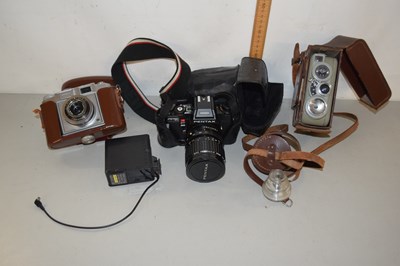 Lot 171 - Quantity of vintage cameras