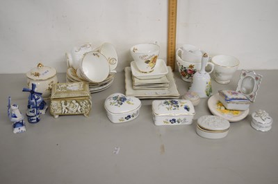 Lot 194 - Mixed Lot: Assorted ceramics to include tea...