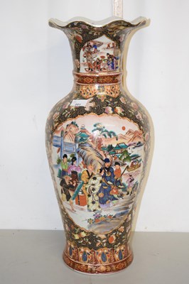 Lot 201 - A large Chinese style vase