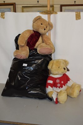 Lot 203 - Bag of assorted soft toys