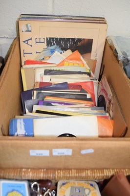 Lot 520 - Quantity of LP's and singles