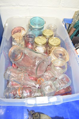 Lot 524 - Quantity of assorted Kilner jars and other...