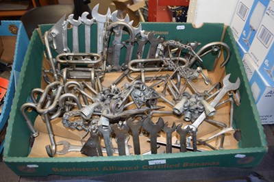 Lot 614 - A quantity of industrial art work