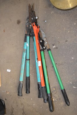 Lot 818 - Quantity of garden tools