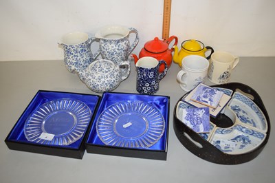 Lot 4 - Mixed Lot: Various teapots, jugs, hors...