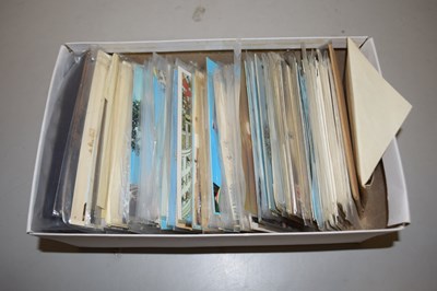 Lot 102 - A box of assorted postcards