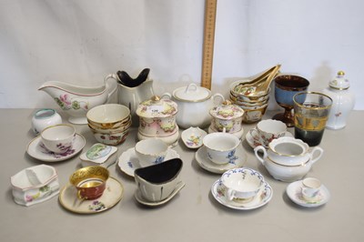 Lot 126 - Mixed Lot: Various porcelain tea cups and...