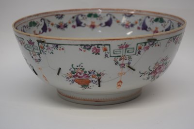 Lot 9 - Large Chinese export 18th century bowl with...