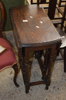 Lot 261 - An early 20th Century small oak drop leaf...