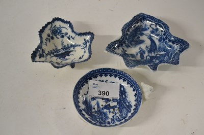 Lot 390 - Caughley Porcelain Drainer and Two Pickle Dishes