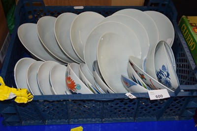 Lot 600 - Quantity of modern Chinese  dinner wares