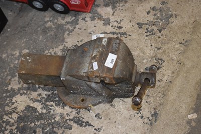 Lot 895 - A bench vice