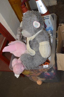 Lot 907 - Quantity of assorted soft toys