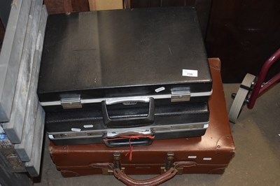 Lot 739 - Three vintage cases