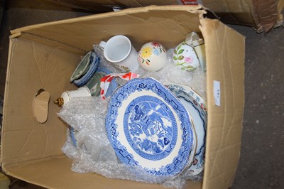 Lot 783 - Box of assorted ceramics to include a range of...