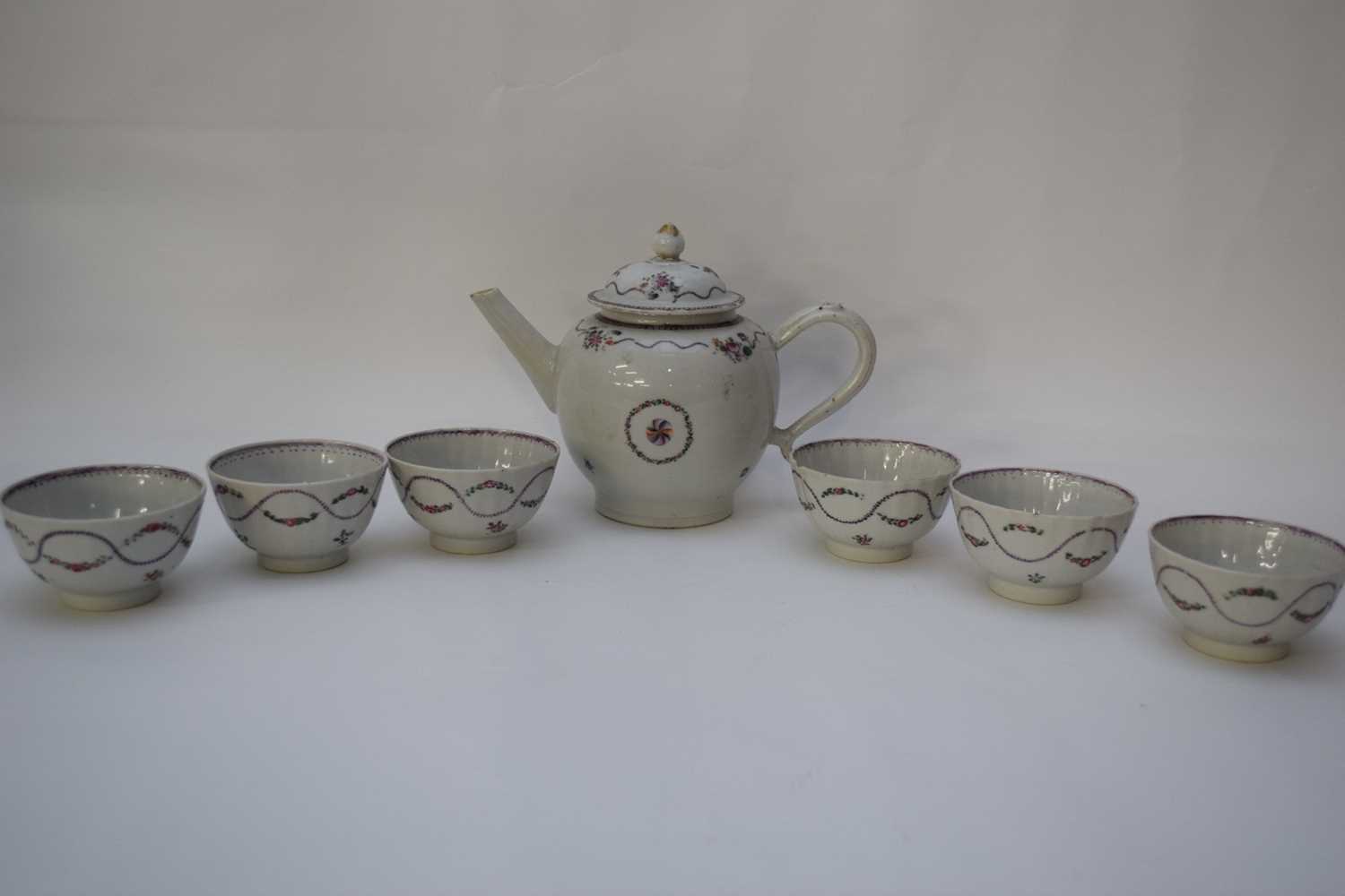 Lot 14 - Group of 18th century Chinese export tea wares...