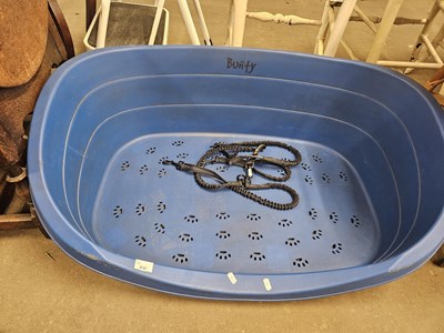 Lot 830 - A Bunty dog bed together with two bungee dog...