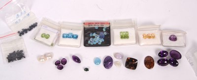 Lot 290 - A quantity of loose gemstones: to include...