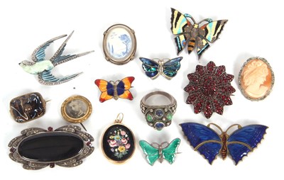 Lot 259 - A mixed lot of jewellery: to include five...