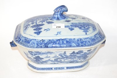 Lot 250 - An 18th Century Chinese Export tureen and...