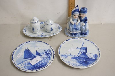 Lot 30 - Mixed Lot: Small Delft plates, further...