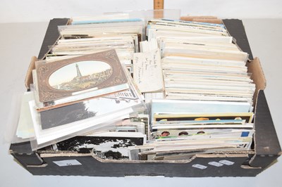 Lot 51 - A large box of assorted postcards