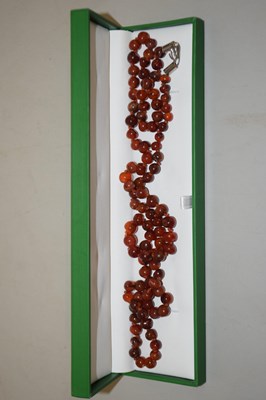 Lot 125 - A hard stone bead necklace