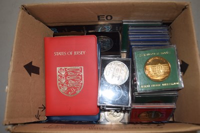 Lot 130 - Box of various modern commemorative castle and...