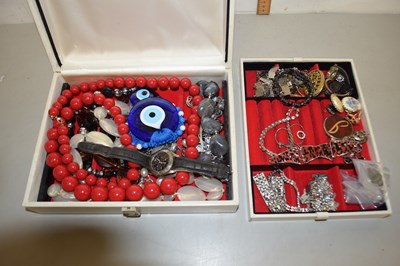 Lot 131 - A case of assorted costume jewellery