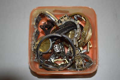 Lot 135 - A small box of assorted wristwatches