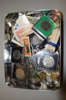 Lot 147 - A box of various circulated world coinage,...