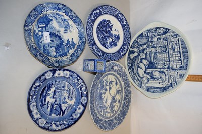 Lot 171 - A collection of various blue and white...