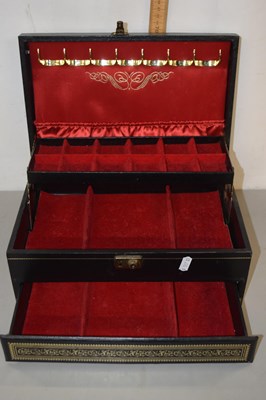 Lot 189 - A cantilever jewellery box