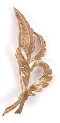 Lot 66 - A 9ct leaf brooch, with curved textured leaves,...