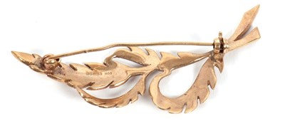 Lot 66 - A 9ct leaf brooch, with curved textured leaves,...