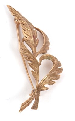 Lot 66 - A 9ct leaf brooch, with curved textured leaves,...