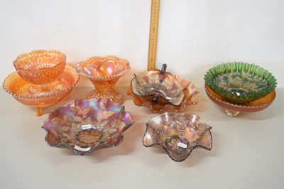 Lot 211 - Mixed Lot: Various Carnival Glass dishes and...