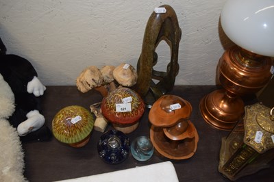 Lot 621 - Mixed Lot: Various wooden and pottery...