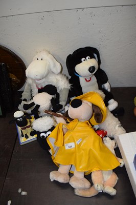 Lot 623 - Mixed Lot: Assorted toys to include Shaun the...