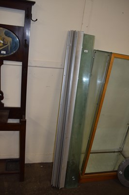 Lot 682 - Glass and aluminium racking