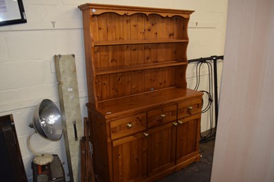 Lot 723 - A pine dresser