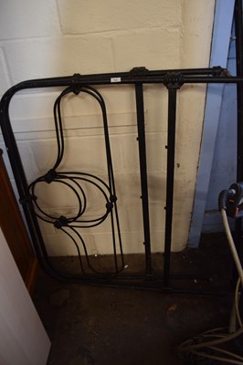 Lot 725 - A wrought iron single bed ends