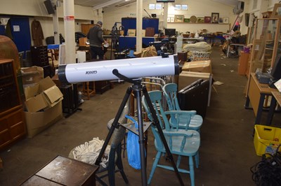 Lot 732 - A telescope