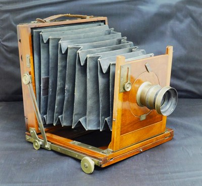 Lot 6 - A J Lizar's 'Challenge' camera, mahogany cased...