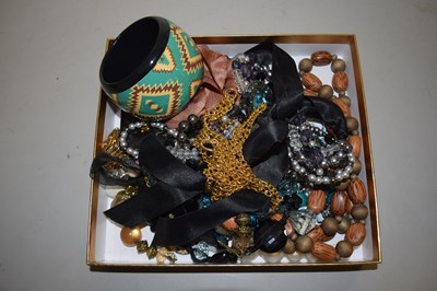 Lot 100A - A tray of various assorted costume jewellery