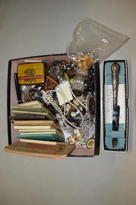 Lot 101 - Box of various assorted costume jewellery,...