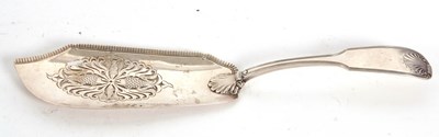 Lot 34 - A George III silver fish slice, fiddle, thread...