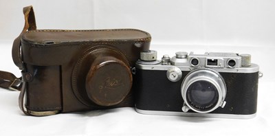 Lot 52 - A Leica IIIa, serial no. 252800, c. 1937, with...