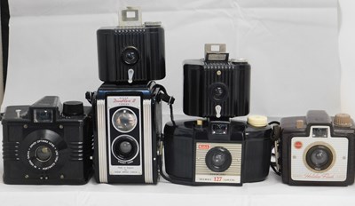 Lot 69 - A mixed lot of camera's: to include a Kodak...